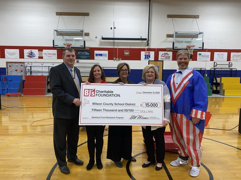 Jeff Luttrell – Director of Wilson County Schools; Emily McCann – Head of Community Relations, BJ’s Wholesale Club; Debbie McChurch – WCS Family Resource Center Representative; Anne Barger – WCS Family Resource Center Supervisor; Heath Tyler – Elzie D. Patton Elementary Assistant Principal (Photo: Business Wire)